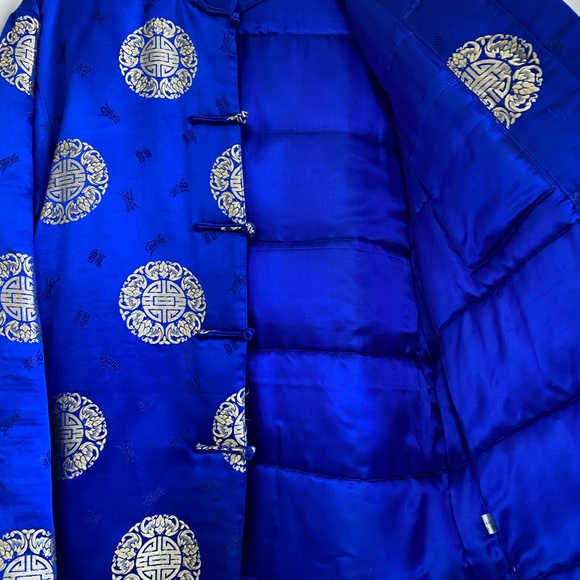 100% Silk jacket.  Quilted inside.  Pocket… - Picture 11 of 13